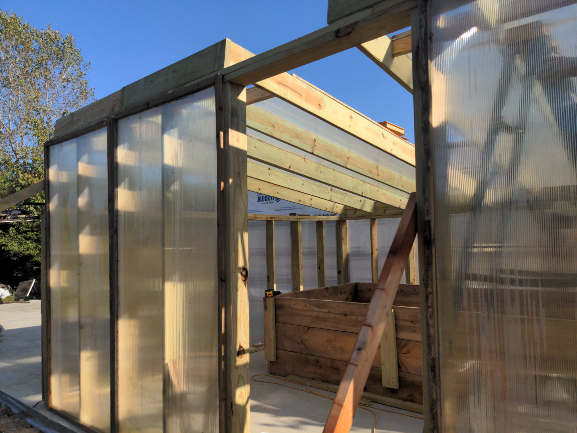 Greenhouse with reservoir